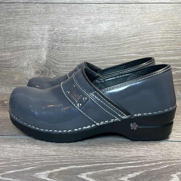 Koi by Sanita Lindsey Gray Patent Leather Women’s Size 9.5-10/EU 40 Slip On Clog - Picture 3 of 11